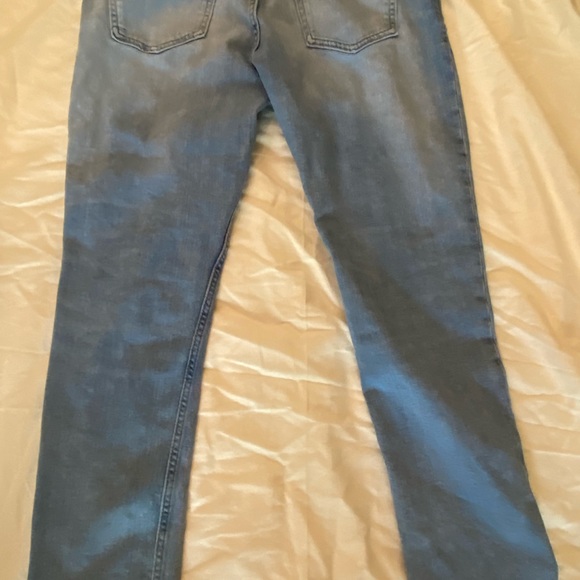 OLD NAVY DISTRESSED JEANS  SIZE 32”/32” - Picture 3 of 3